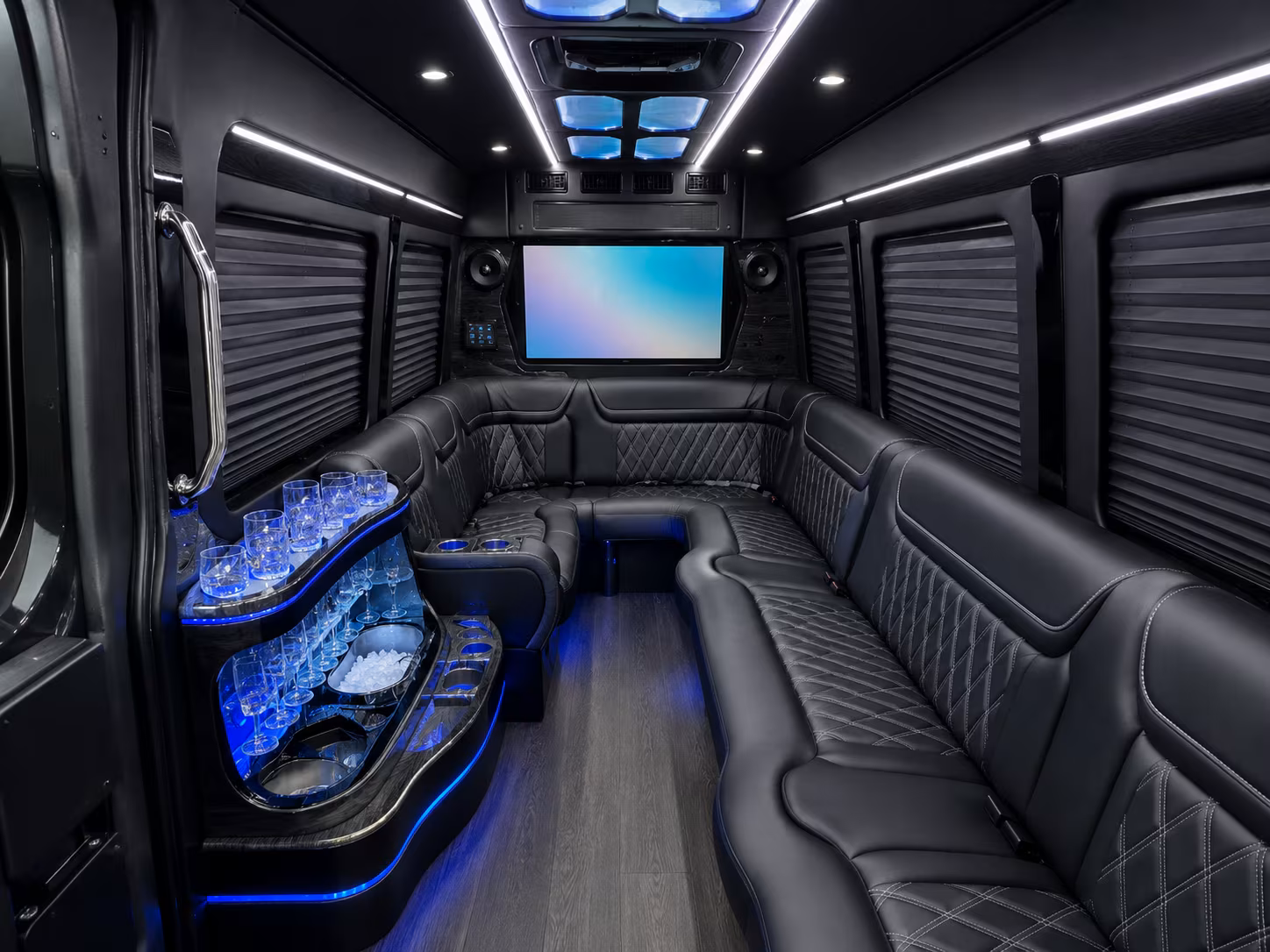 corporate and convention buses to the georgia international convention center